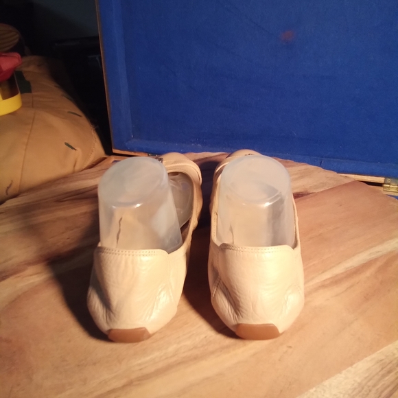 Cole Haan Women's Beige Ballet Leather Shoes # 41049 Sz.8.5B $40.00 - Picture 4 of 9